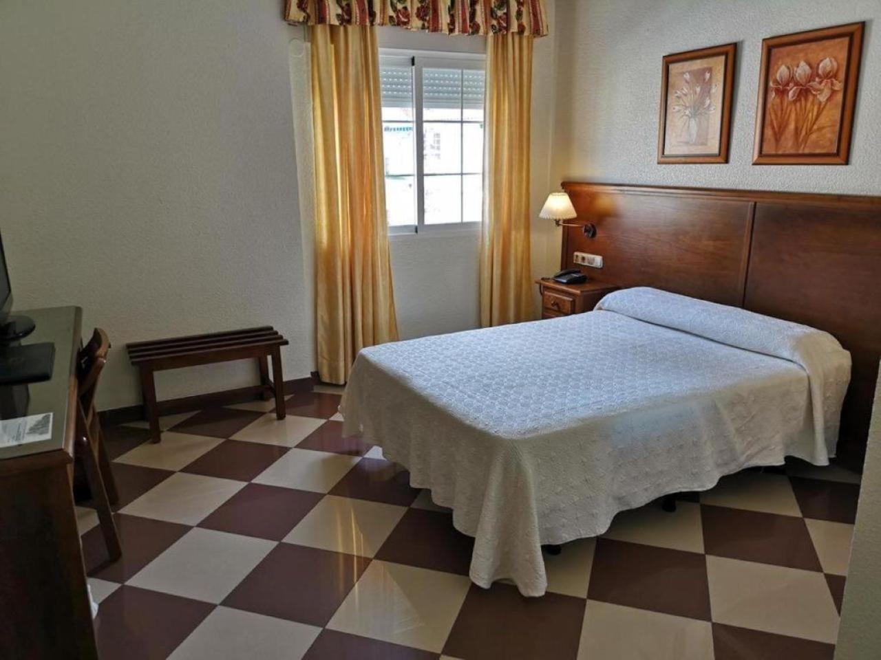 Budget Double or Twin Room,1758273936:JPEG