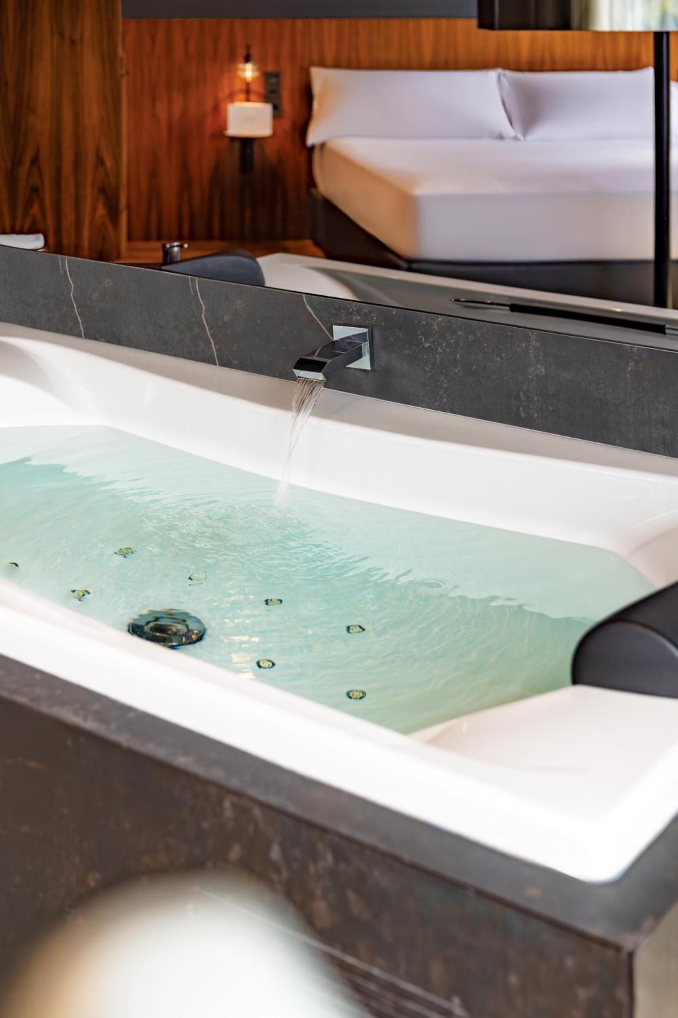 Suite Spa Bath