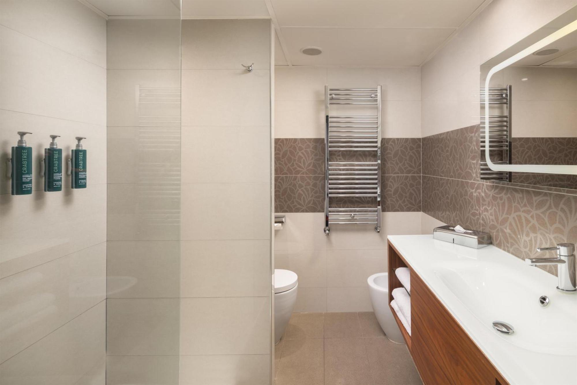 Master King Suite with Lounge Access,1758280723:JPEG