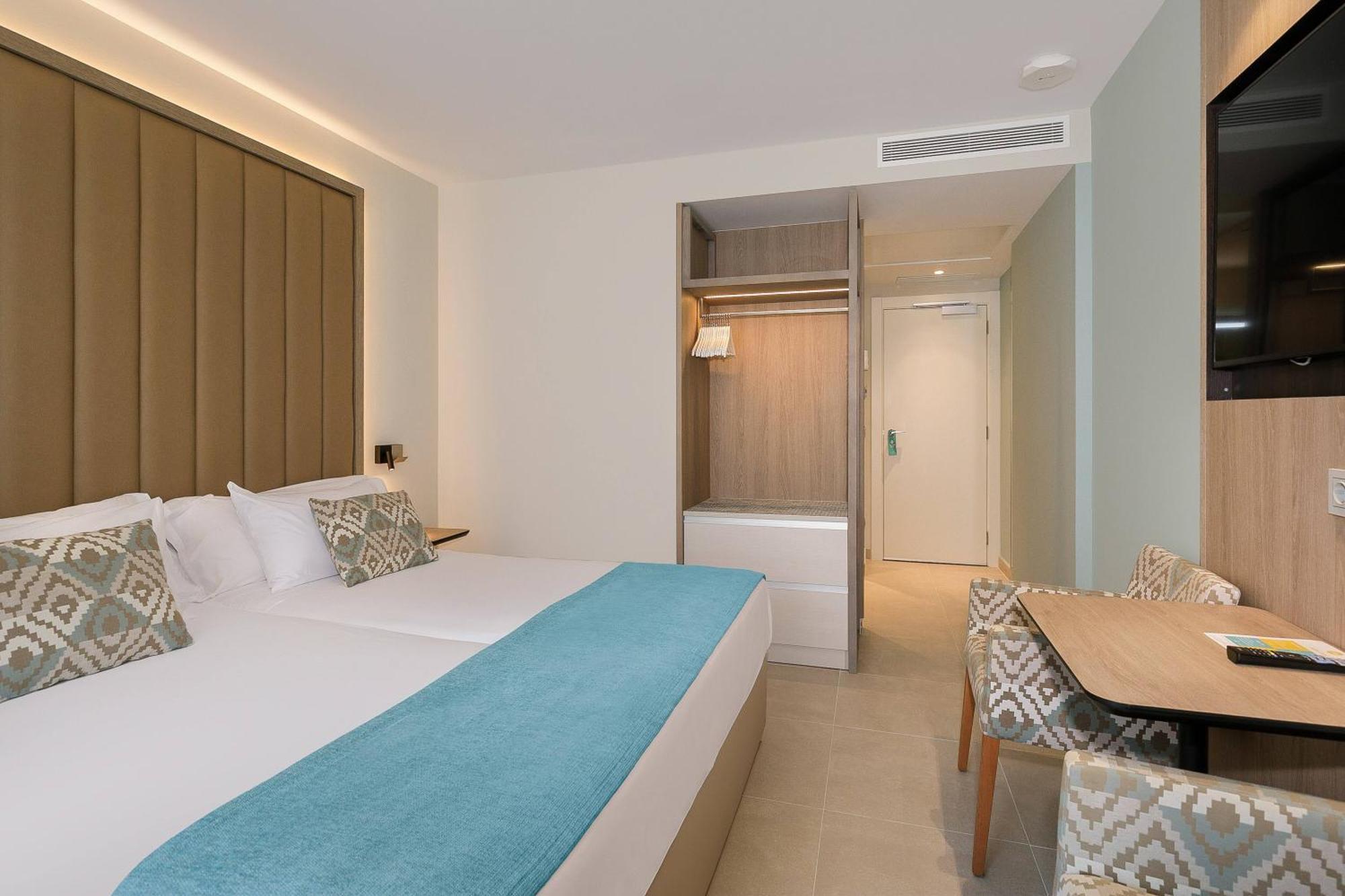 Sol Room with Pool View,1758294935:JPEG