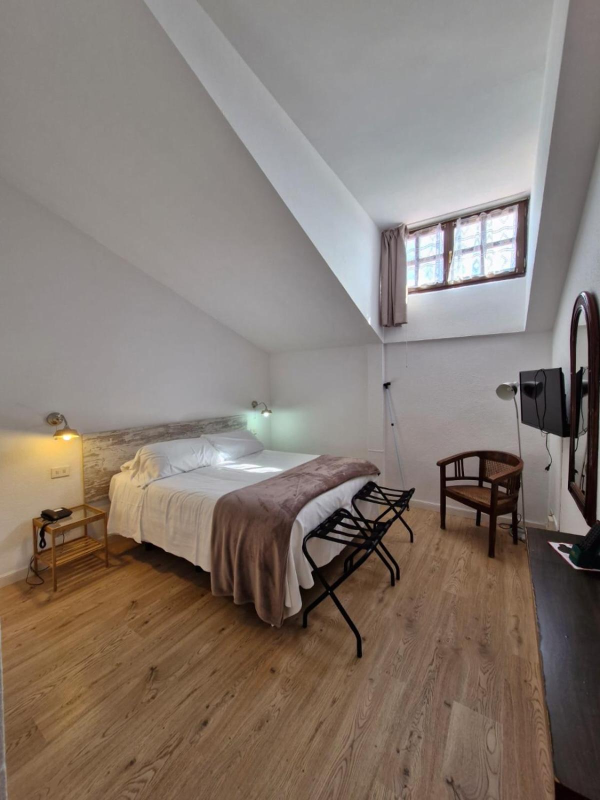Economy Double Room,1758300956:JPEG