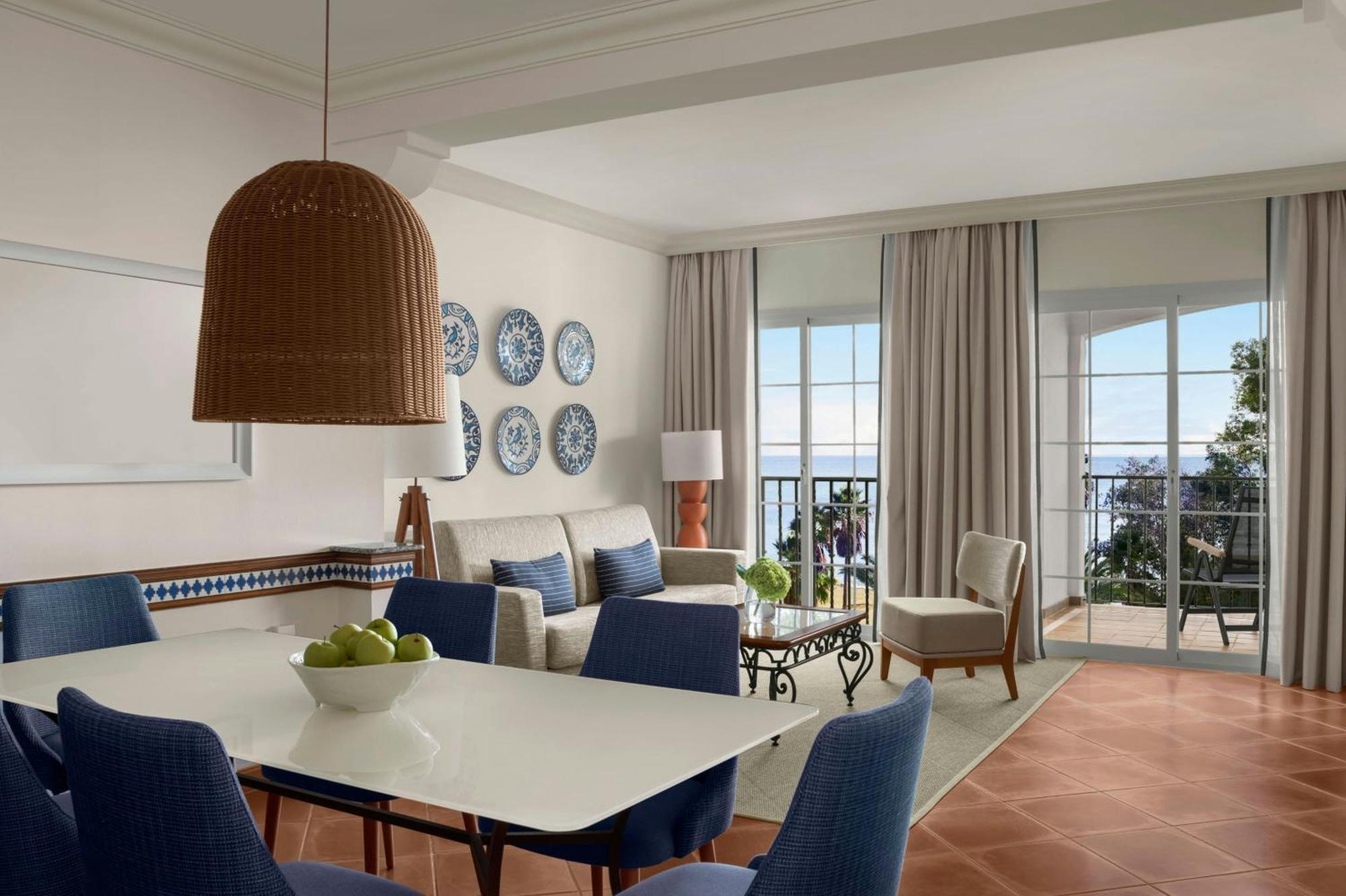 Three-Bedroom Apartment with Balcony,1758317754:JPEG
