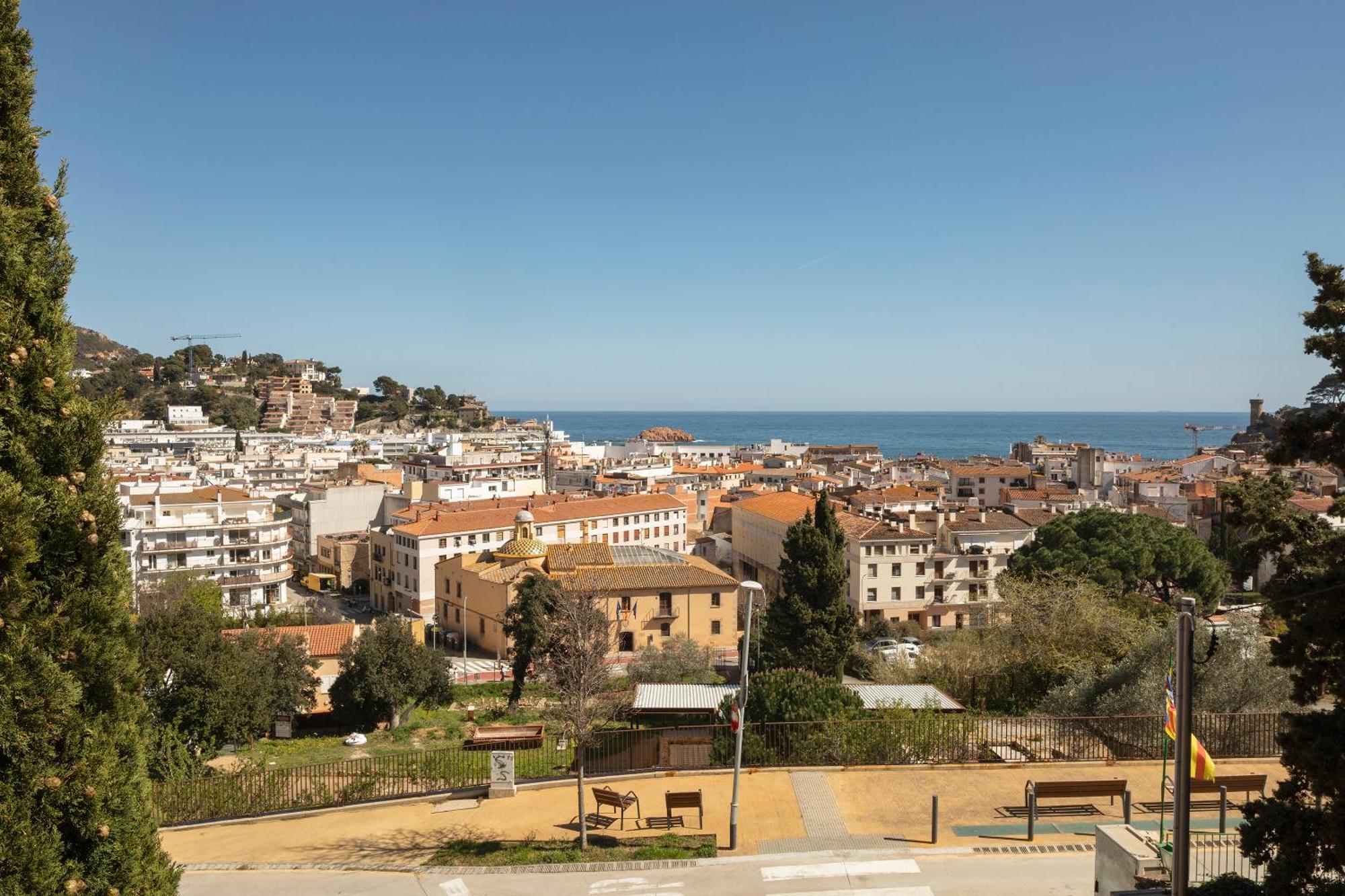 Apartamento de 2 dormitorios con terraza y vistas al mar