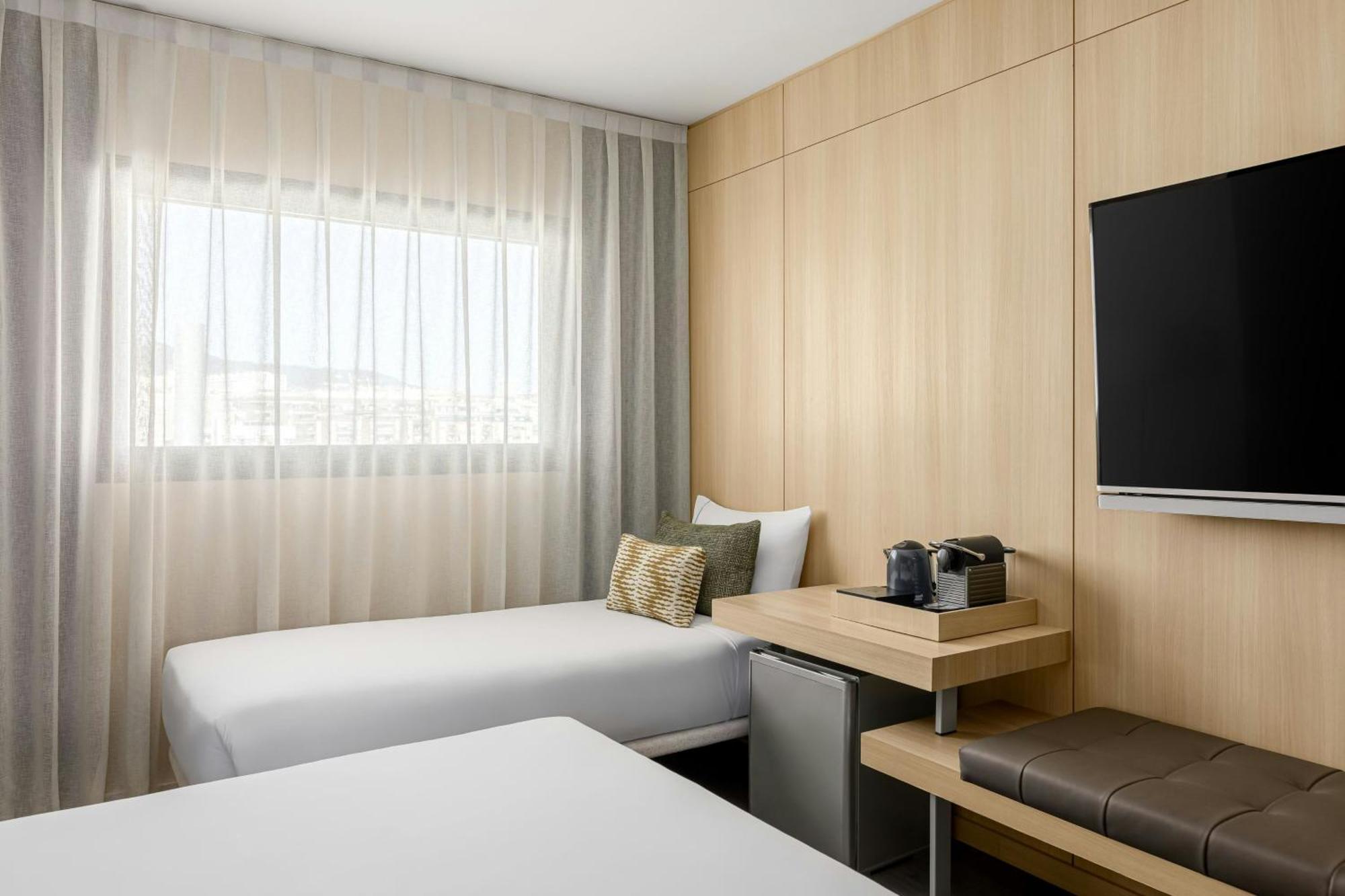 Standard Triple Guest room 1 King,1765183624:JPEG