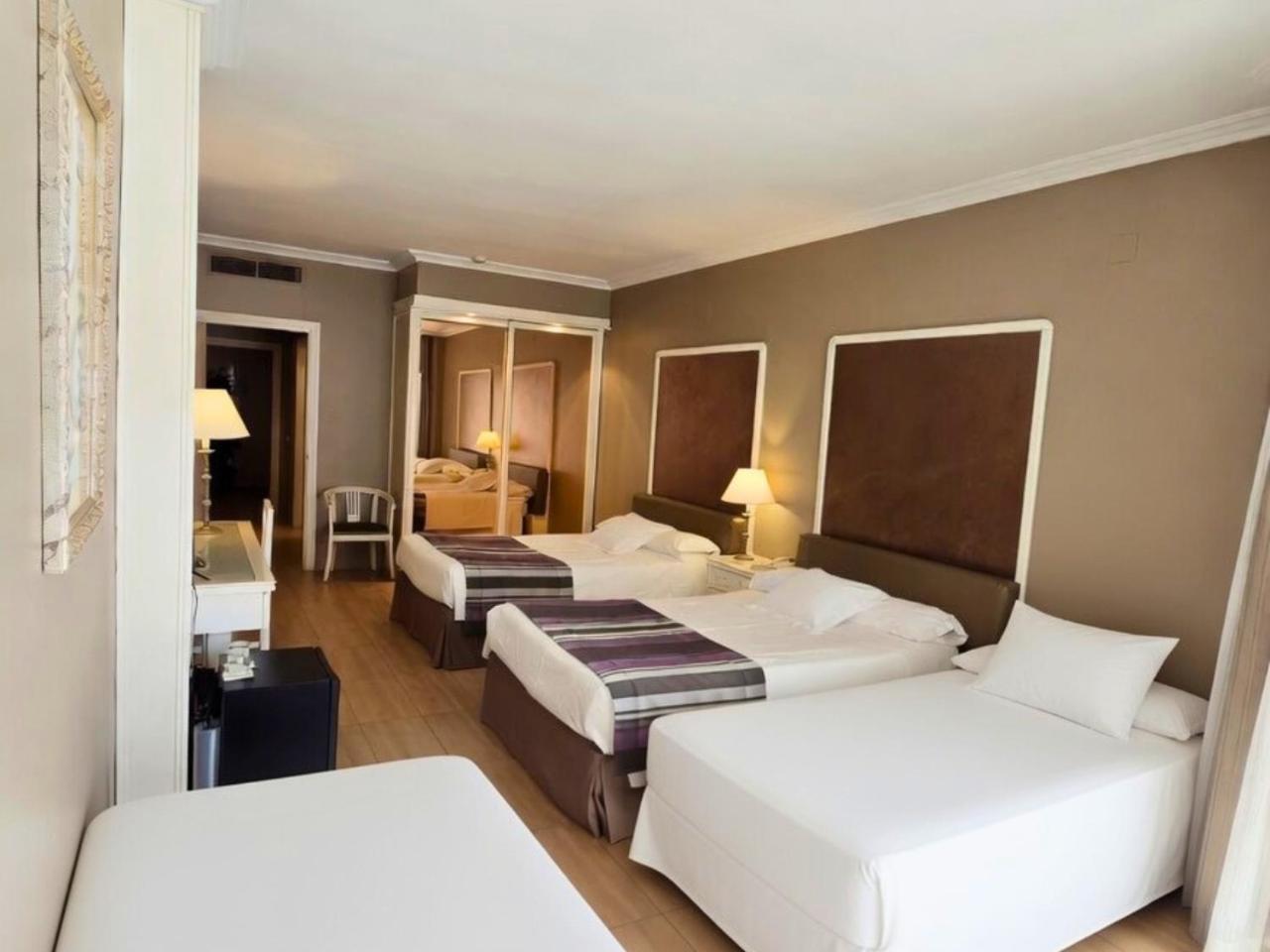 Chambre Double avec 2 Lits d'Appoint