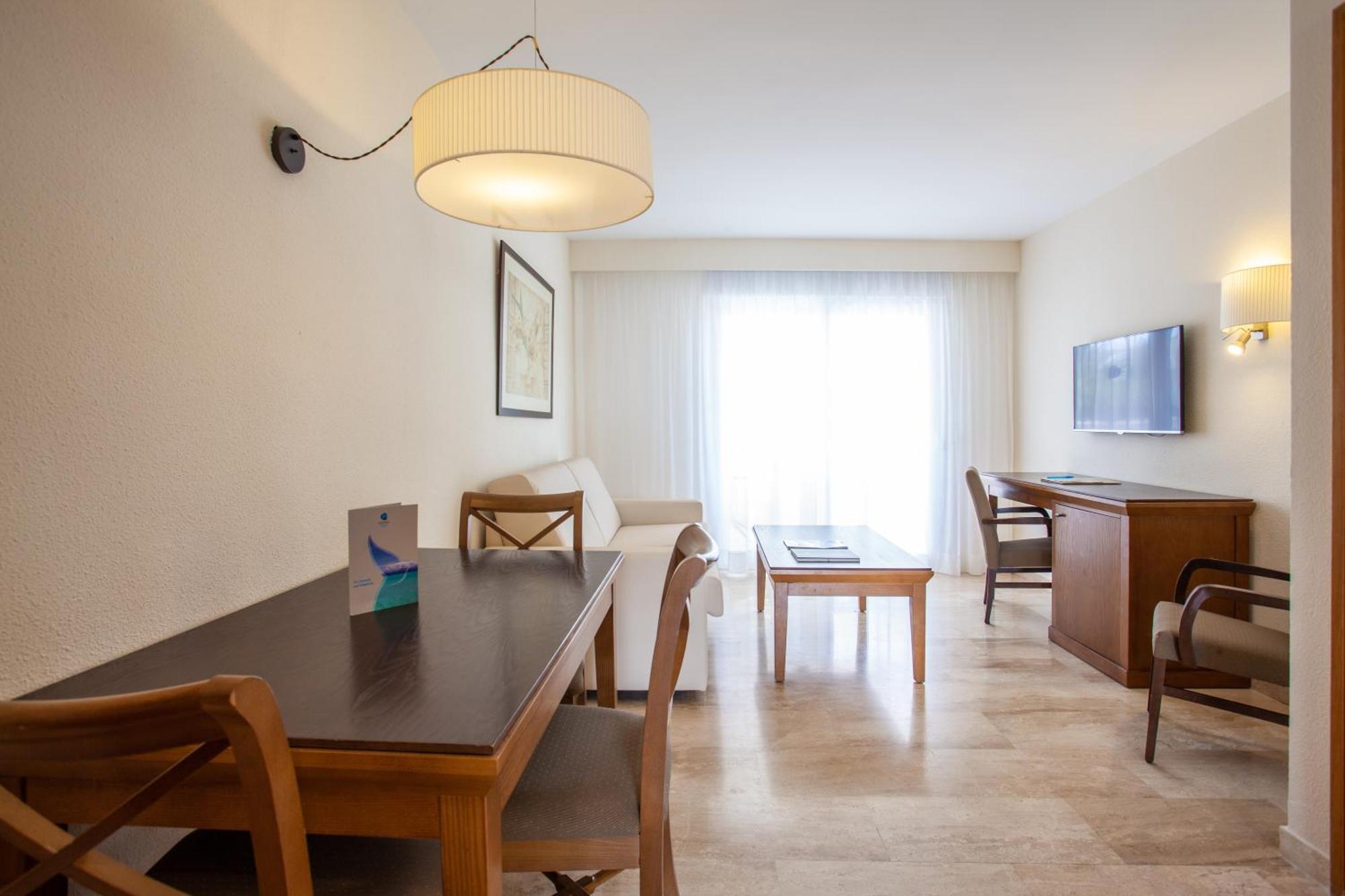 One-Bedroom Apartment,1765581079:JPEG