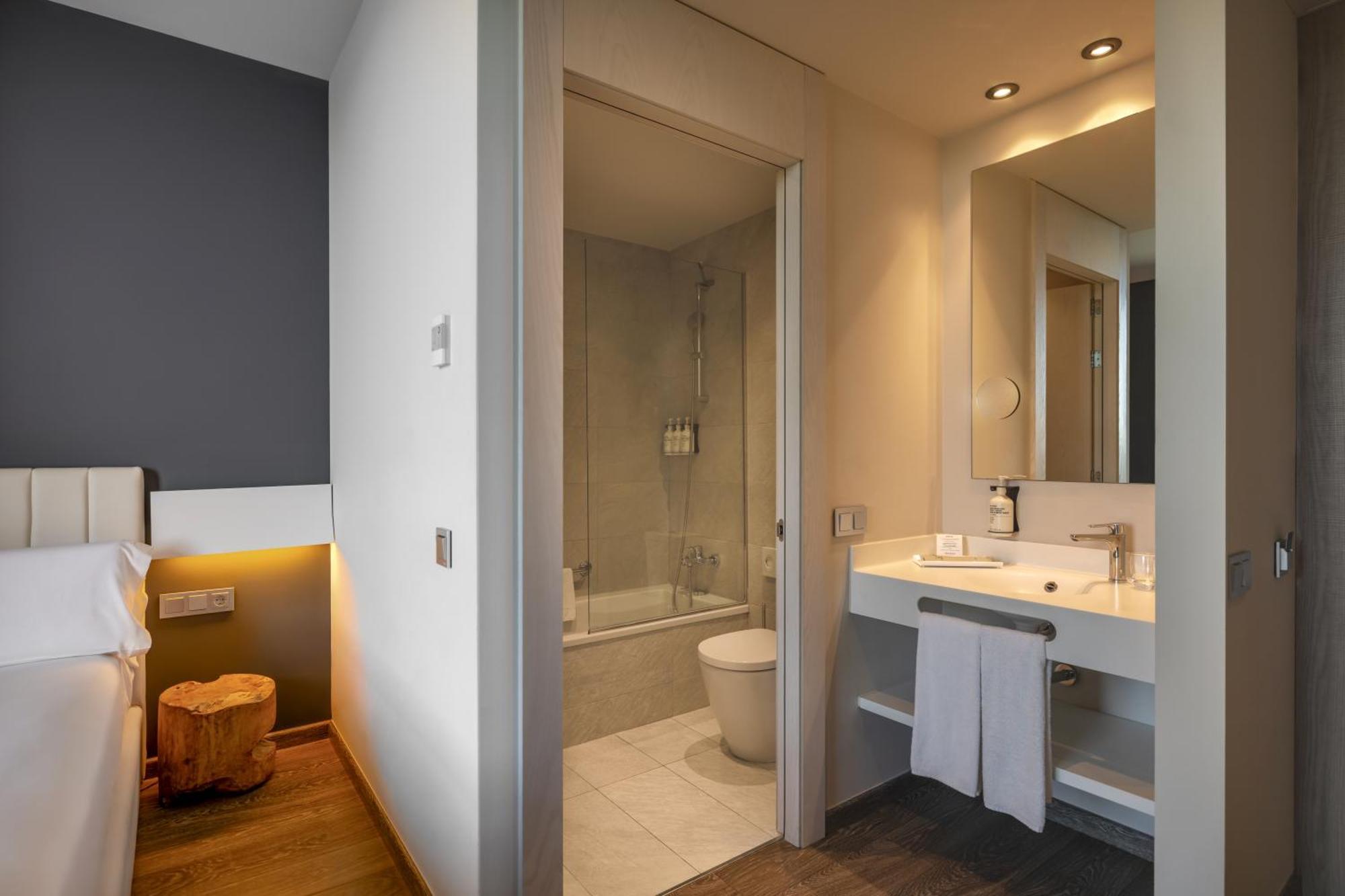 Triple Room,1765756422:JPEG