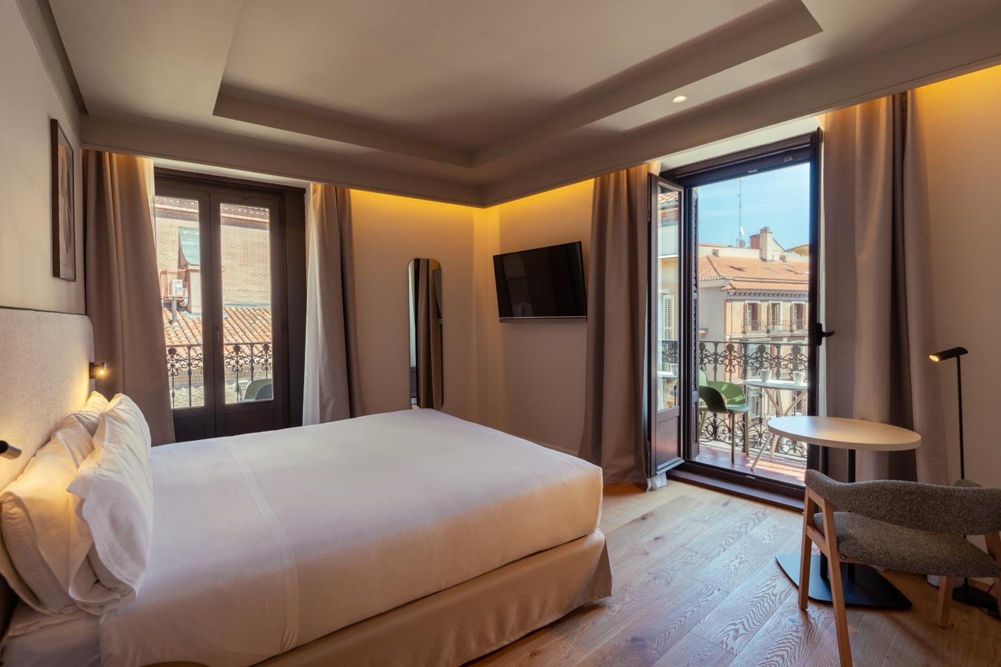 Double Room with View,1765800326:JPEG