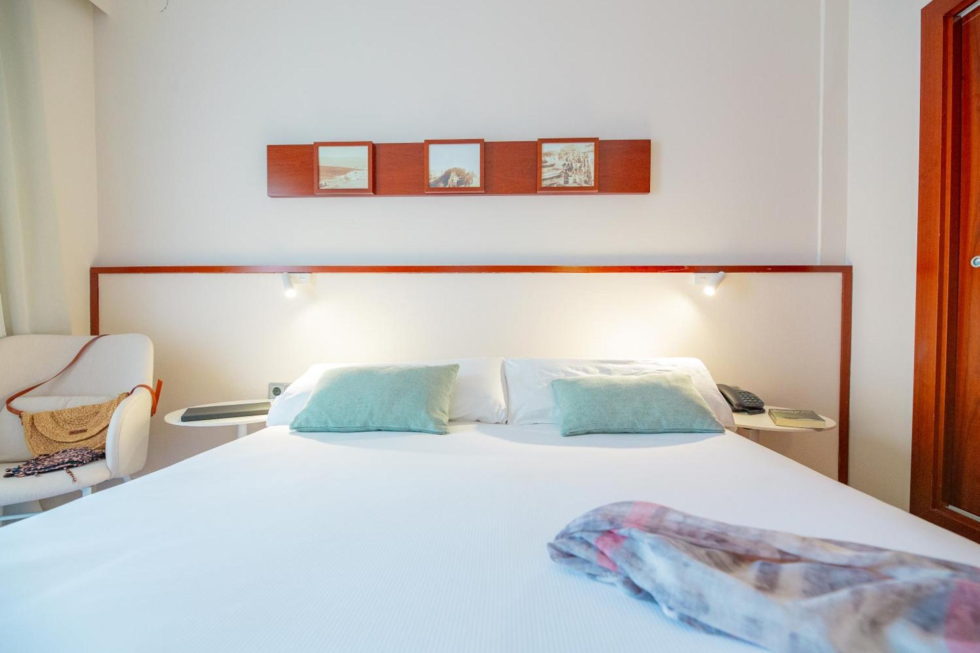 Double or Twin Room with Partial Sea View
