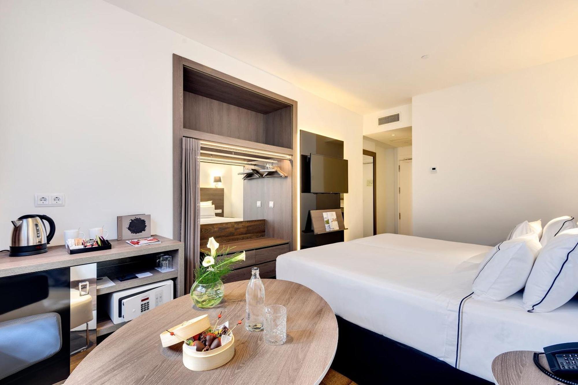 Standard Double or Twin Room,1771495256:JPEG