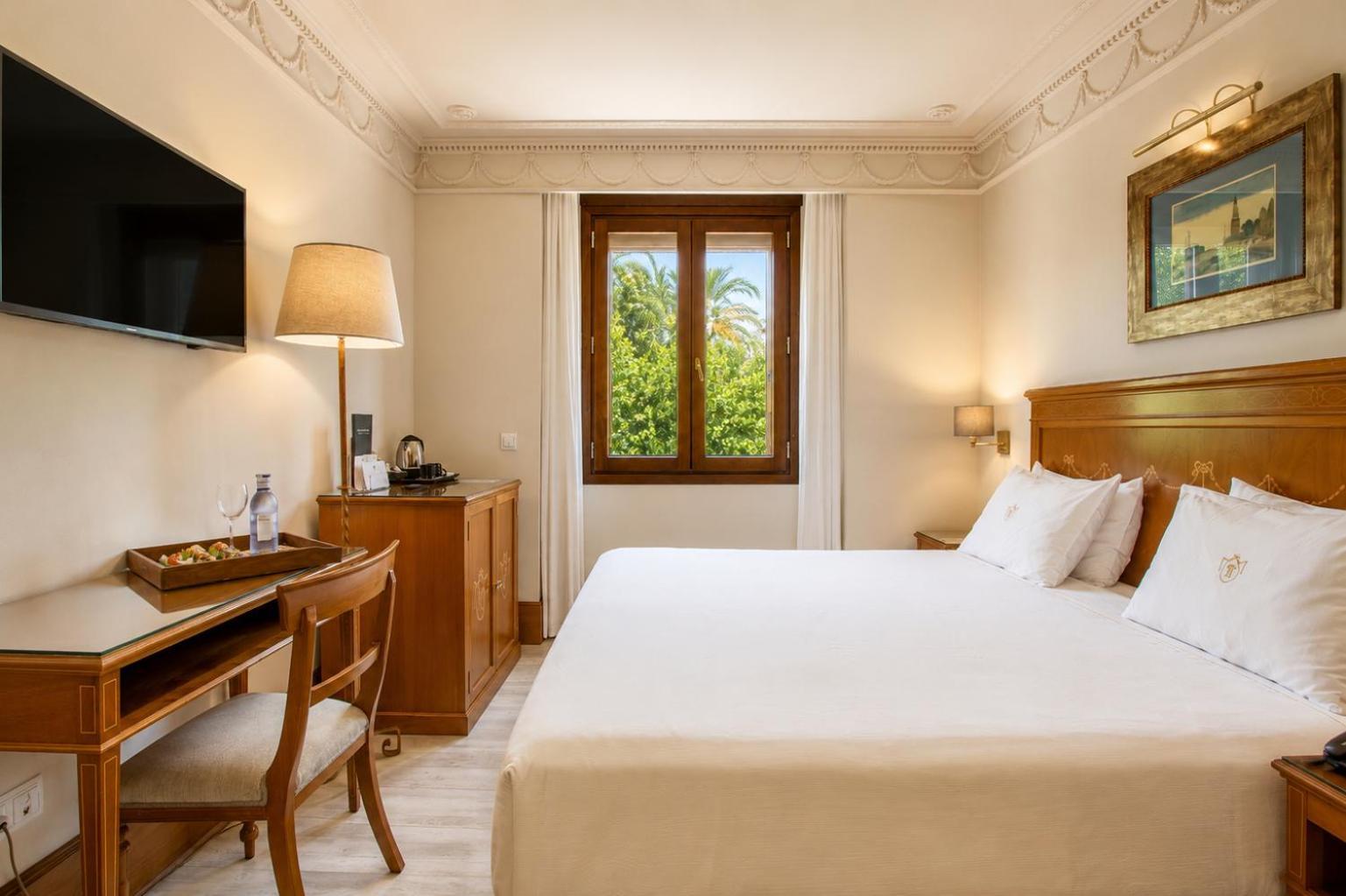 Doppel-/Zweibettzimmer mit Stadtblick