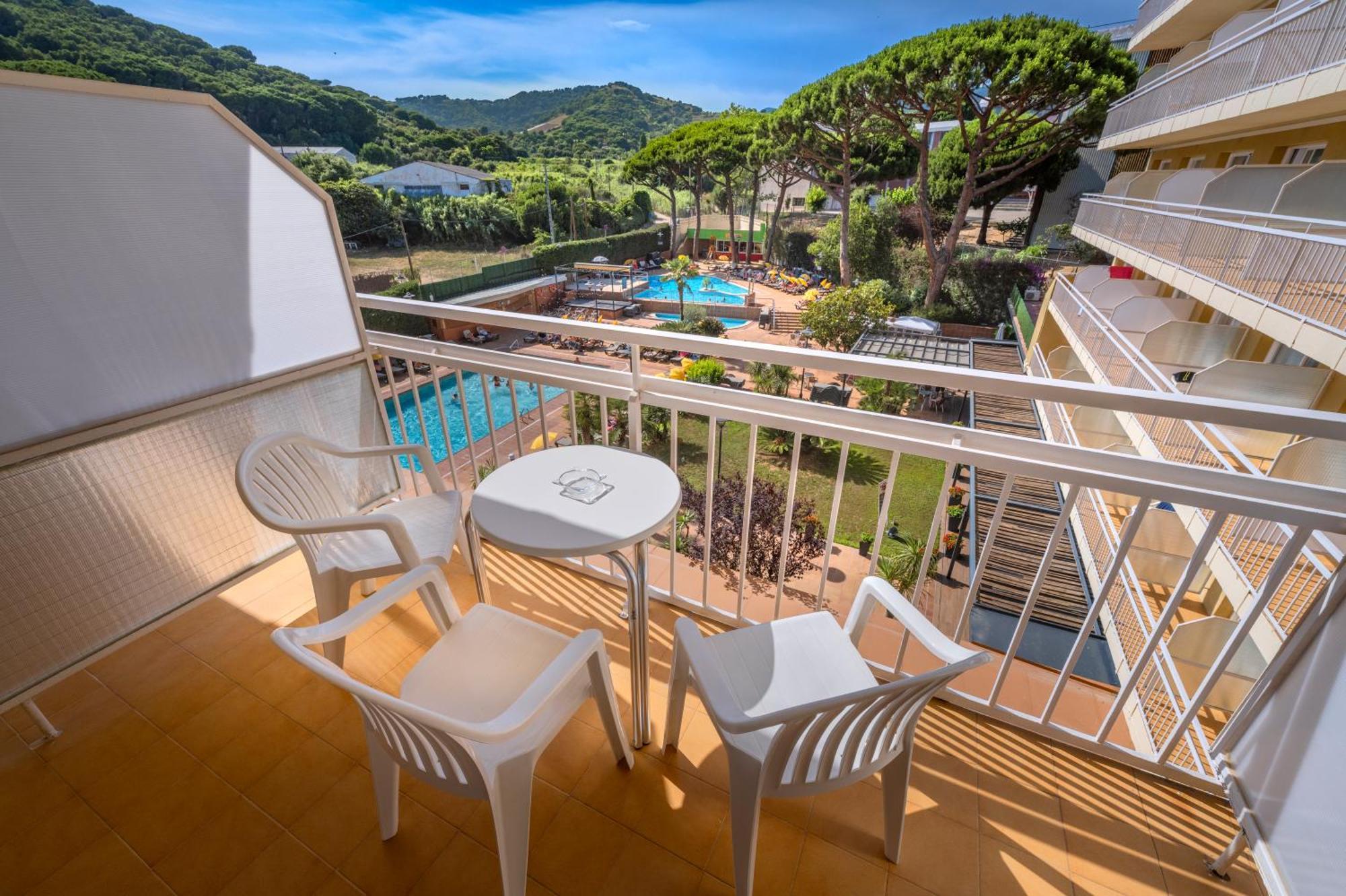 Triple Room Pool View