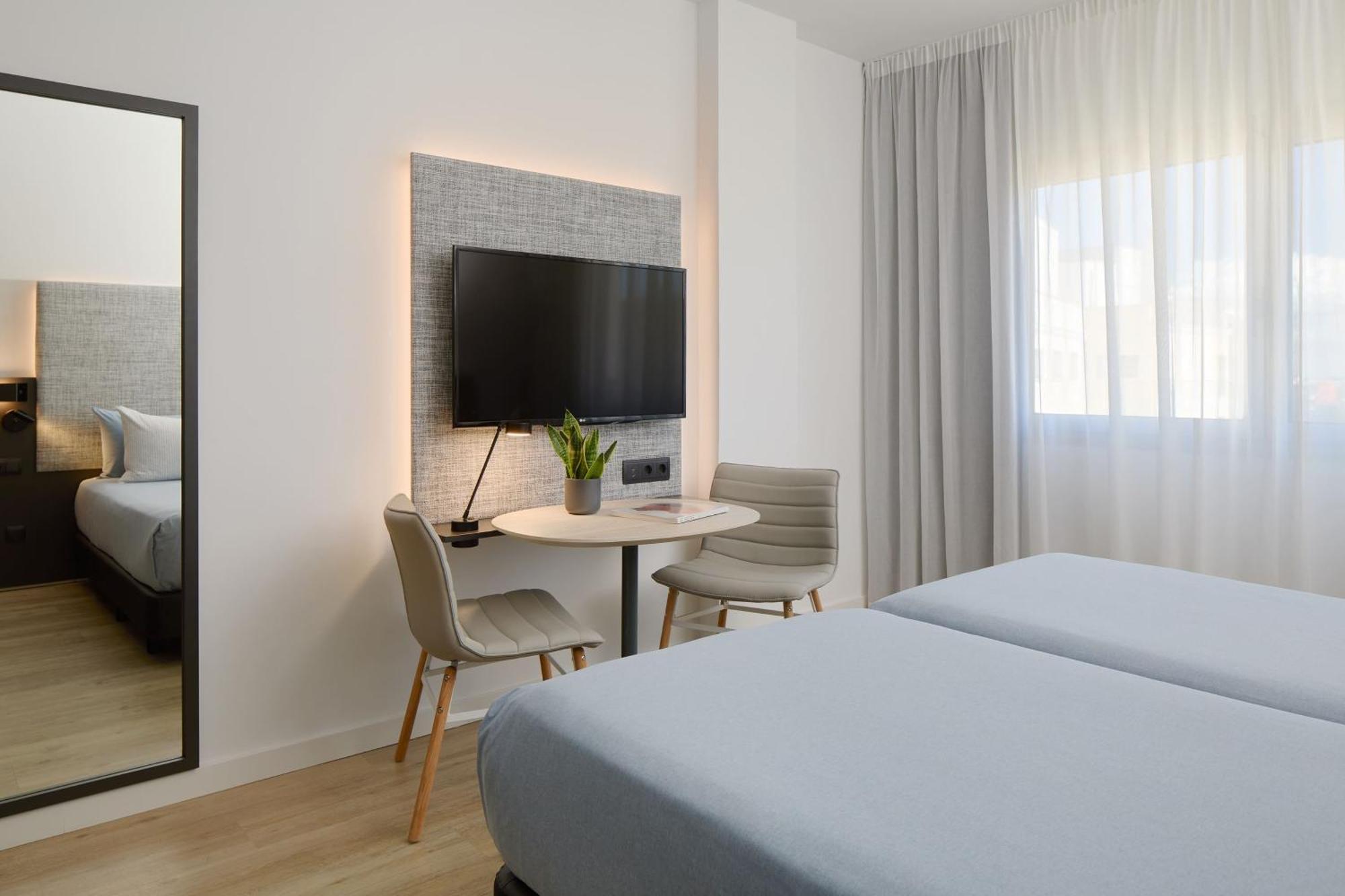 Innside Connecting Room