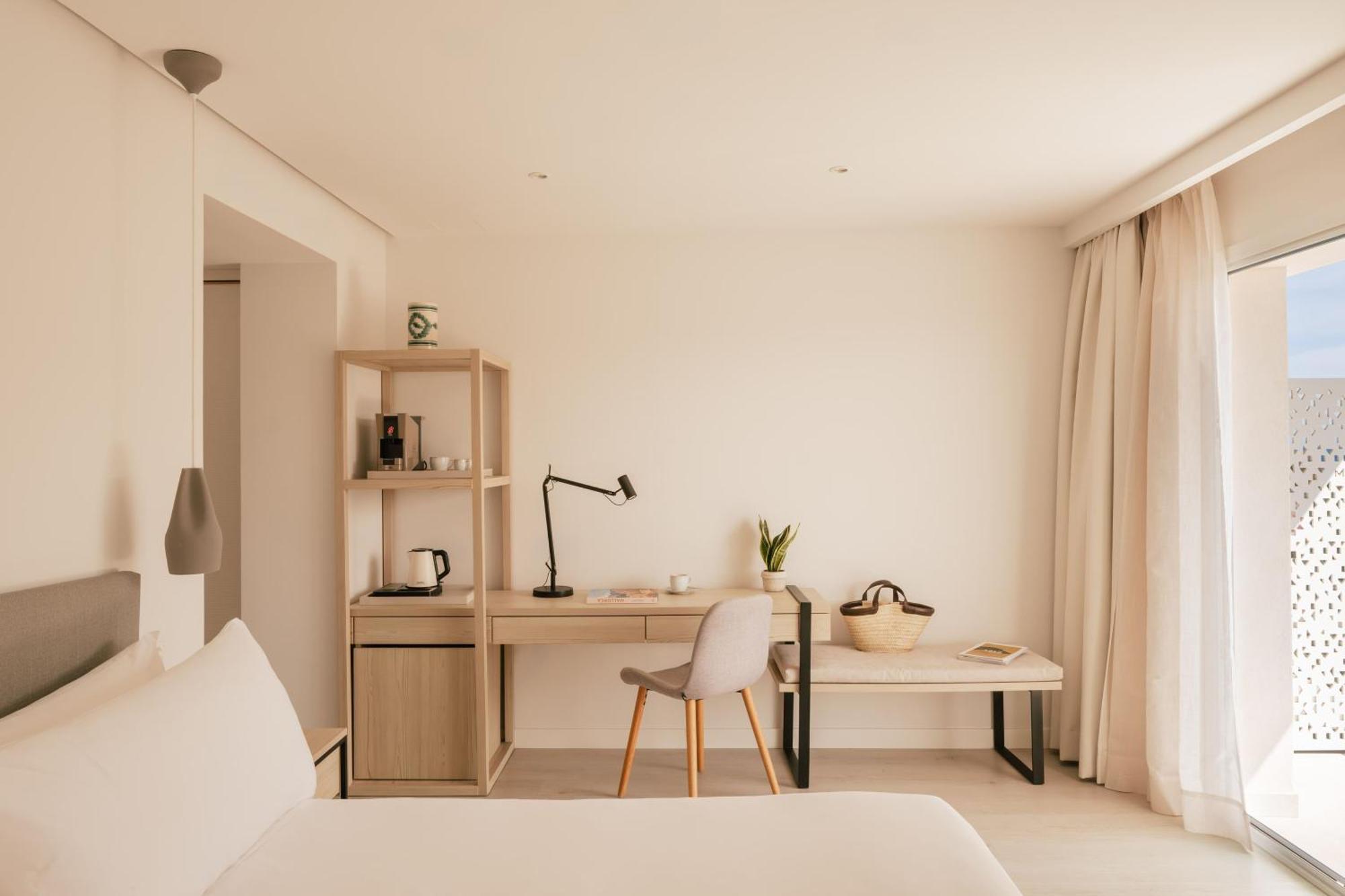 Deluxe Room,1774432742:JPEG