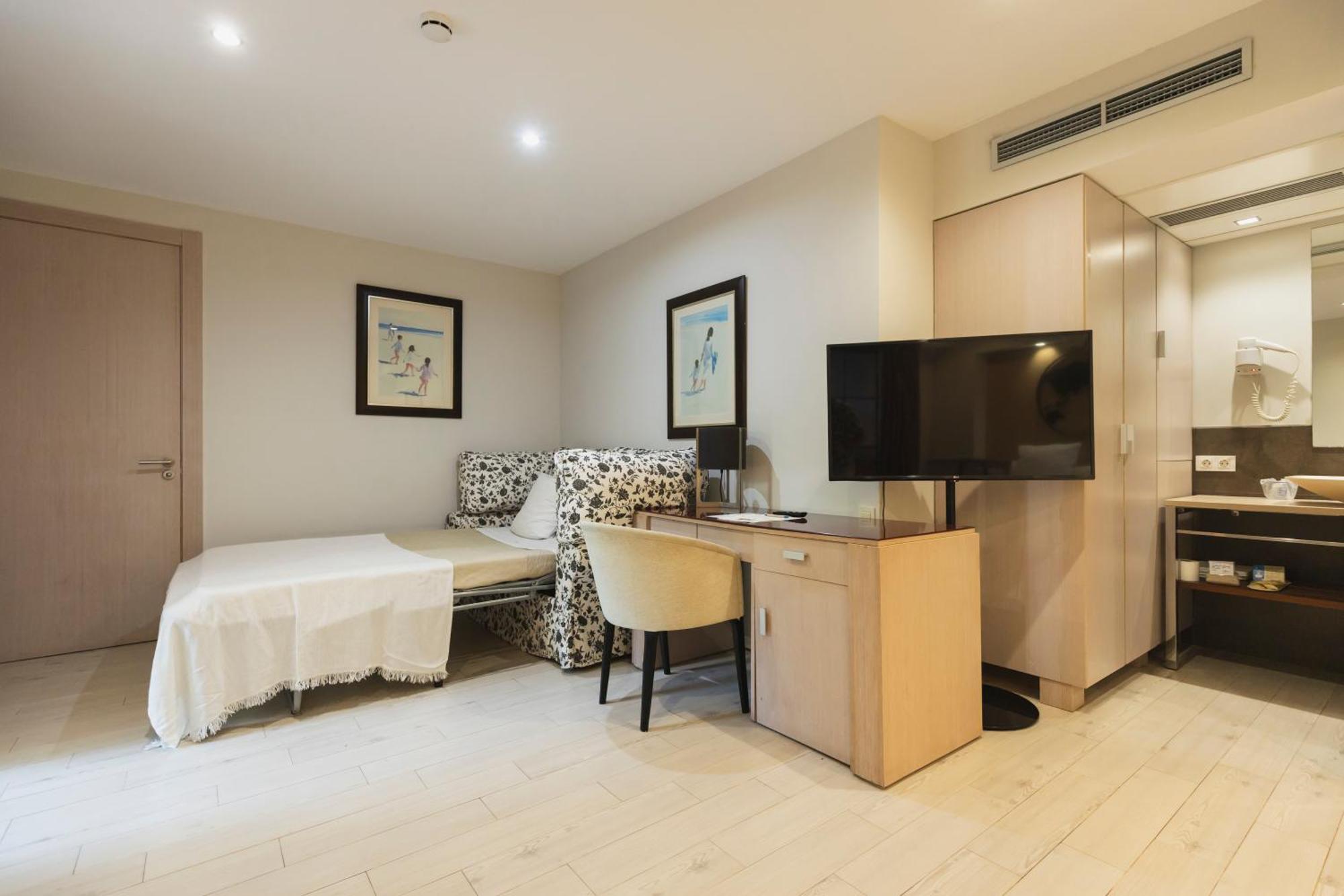 Double Room with Extra Bed (3 Adults)