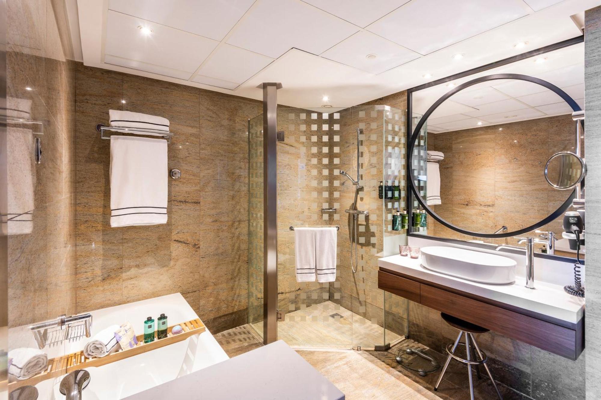 Grand Suite Familiar The Level
