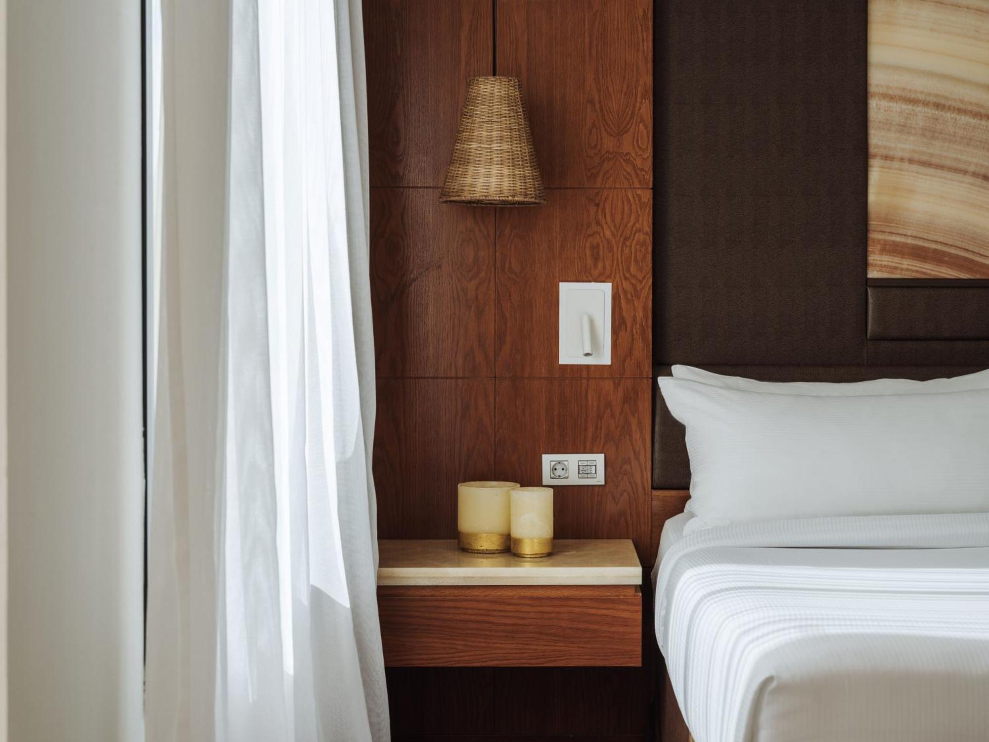 Red Level Junior Suite Front Ocean View with Whirlpool