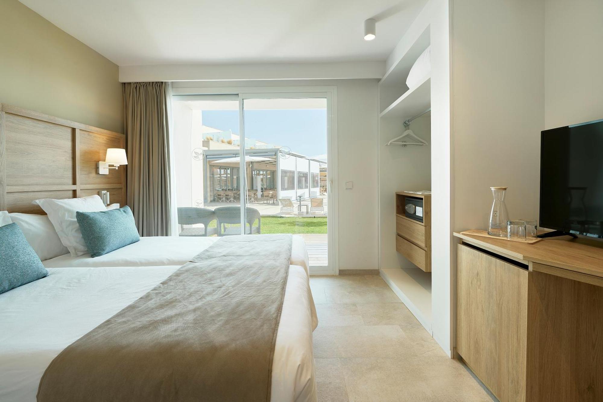 Zugang zum Pool mit Doppelterrasse zur Einzelnutzung