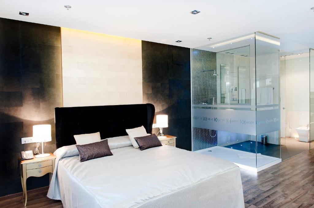 Double Room Shower,18600794:JPEG