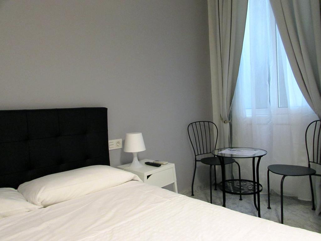Basic Double Room with Private Bathroom,206622343:JPEG