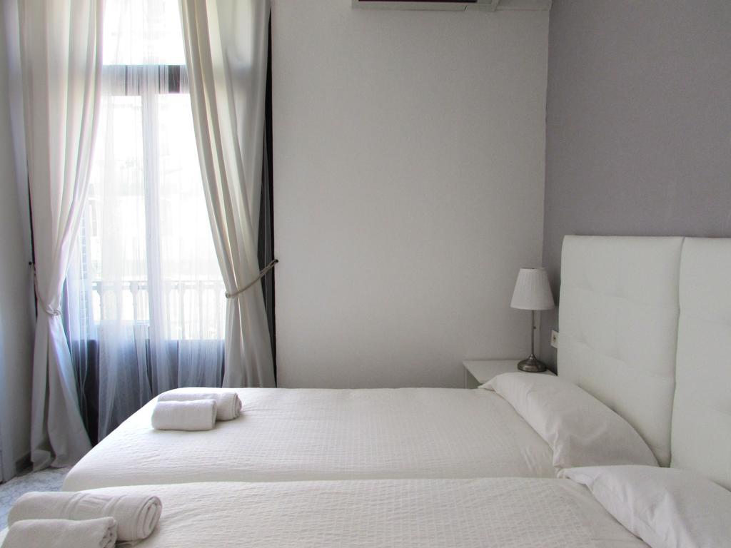 Twin Room with Private Bathroom and Balcony,206622328:JPEG