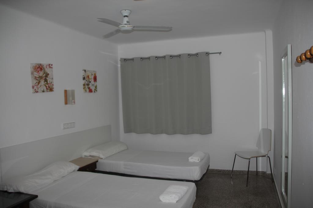 Habitación Individual con ducha y aseo compartidos