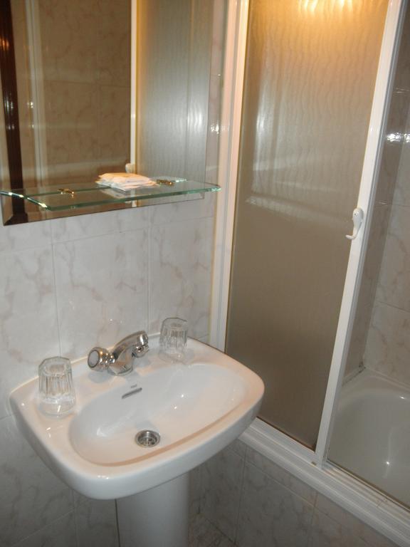 Habitación Individual con baño compartido