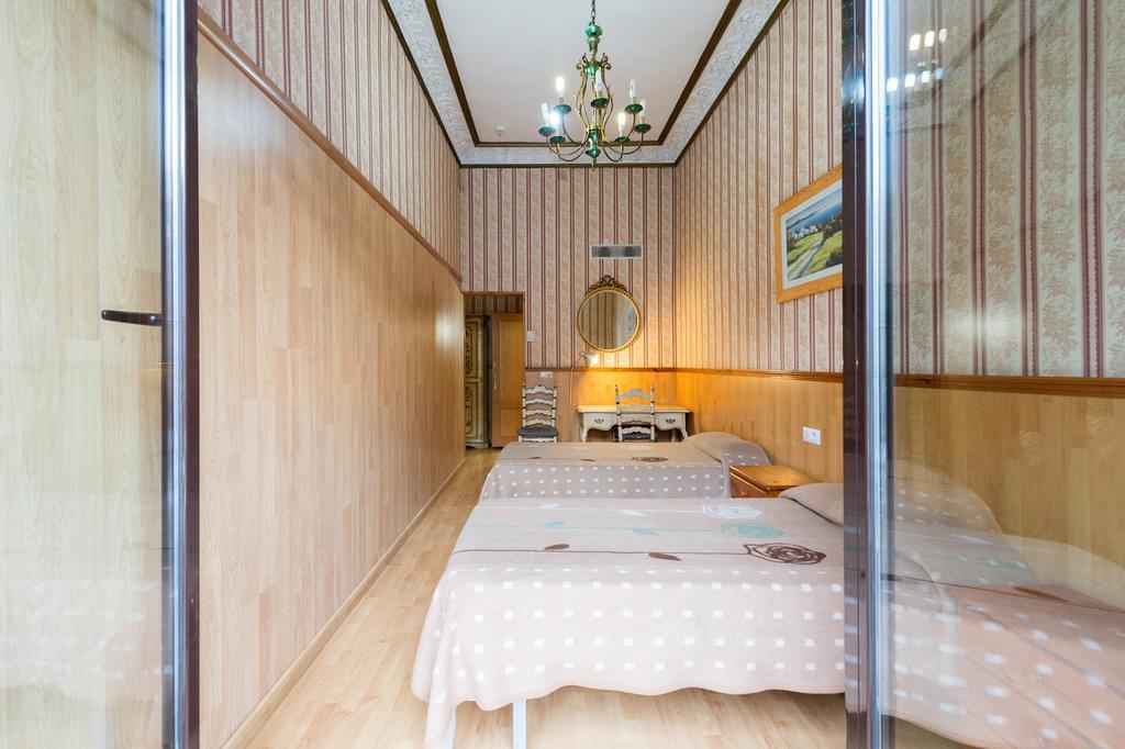 Double Room Extra Bed Private Bathroom,239458901:JPEG