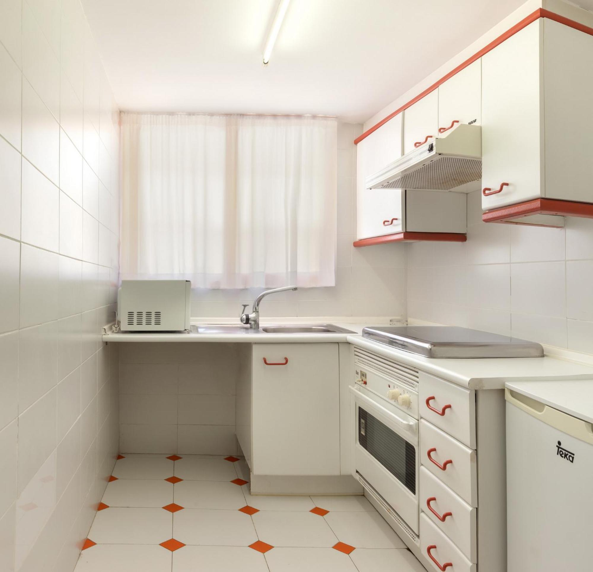 Deluxe Three-Bedroom Apartment (7 Adults),440161368:JPEG