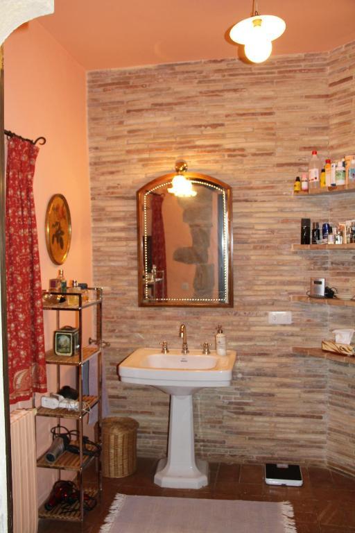 Economy Double Room,26404043:JPEG