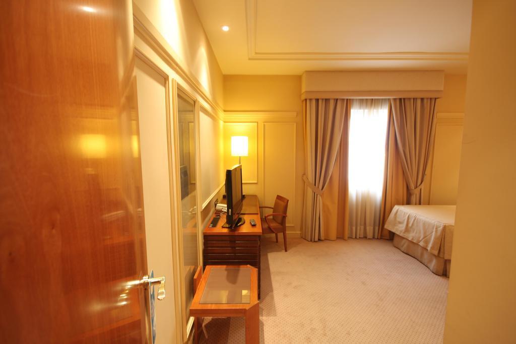 Double Room with Extra Bed,537507936:JPEG