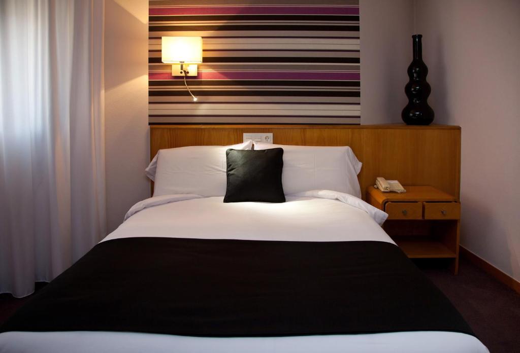 Single Room,37848577:JPEG