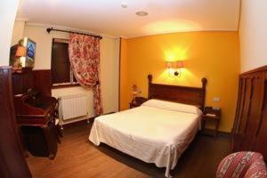 Triple Room (1 Double Bed + 1 Single Bed),44051023:JPEG