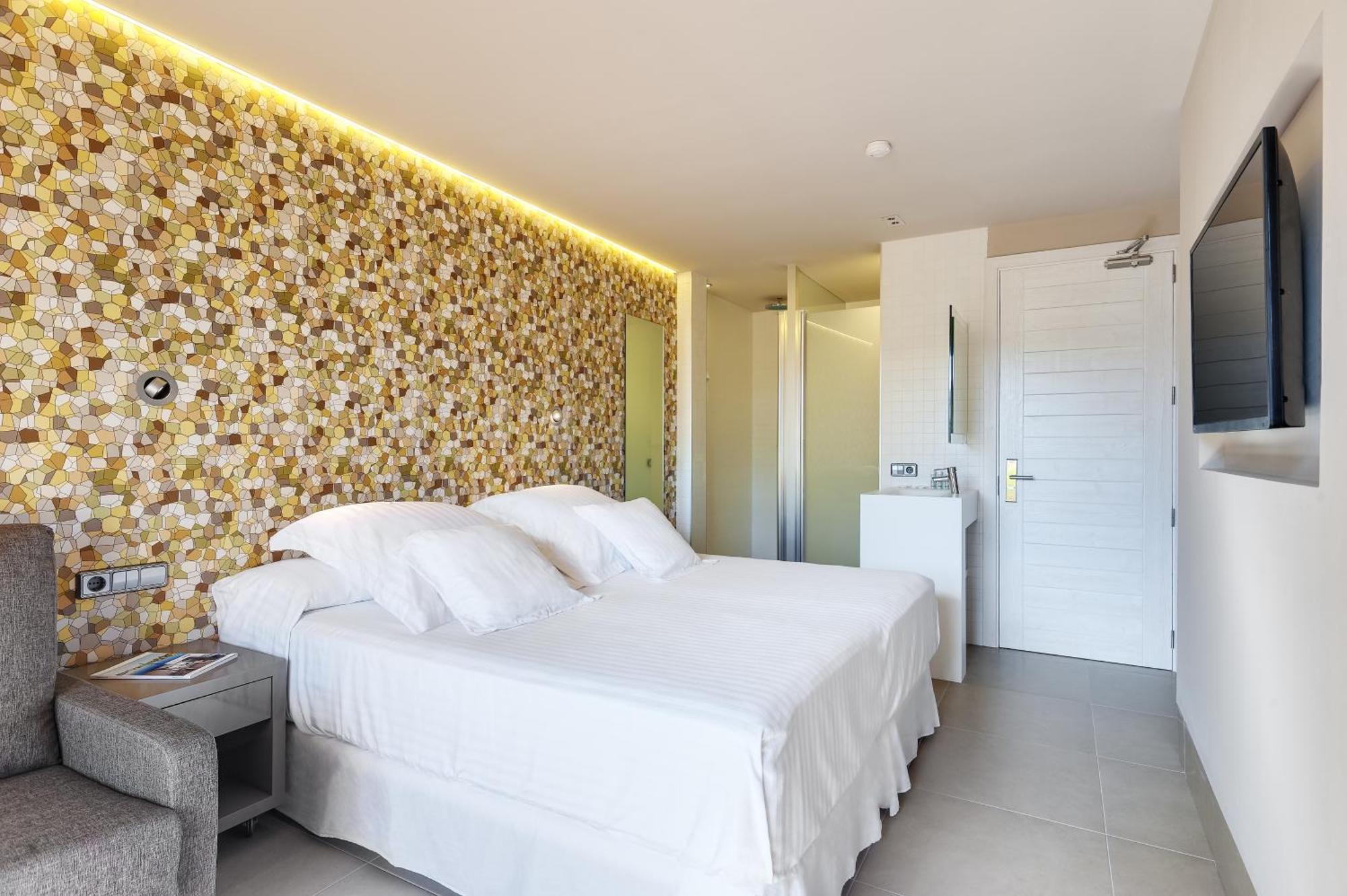 Double Room,1306945807:JPEG