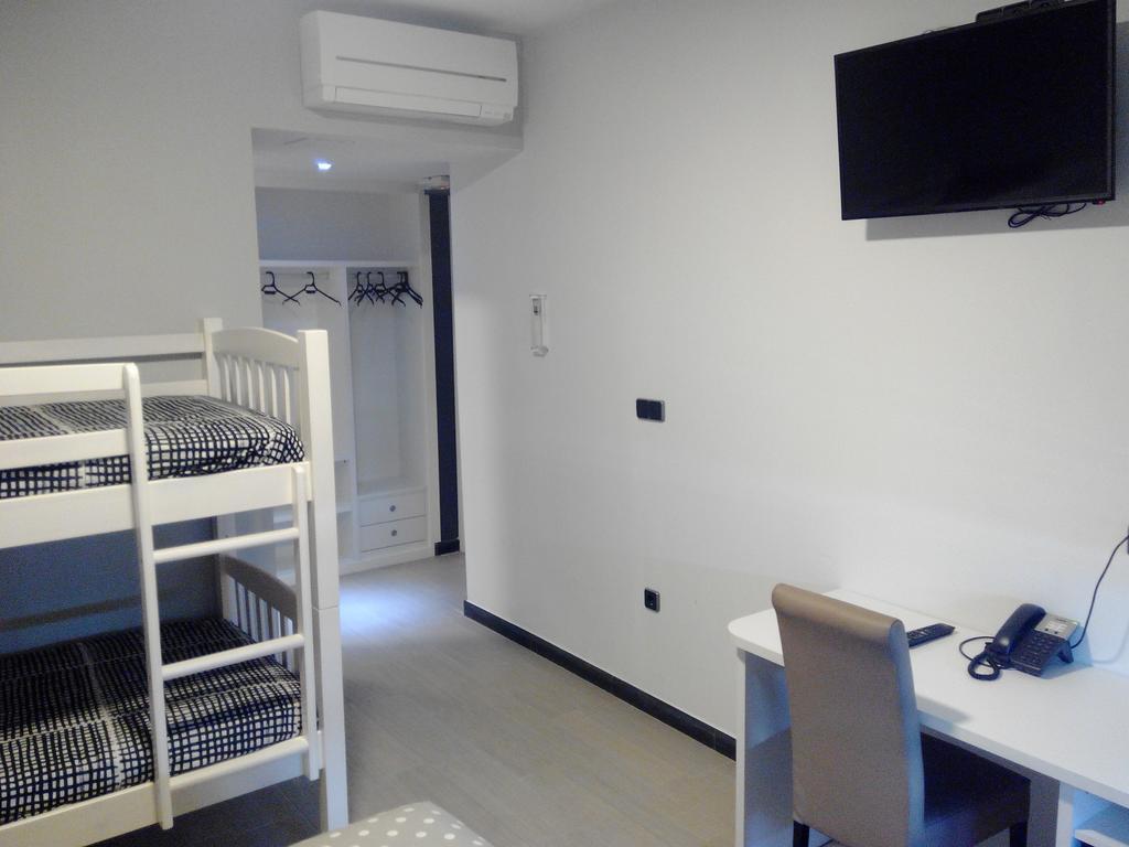 Family Room,324219373:JPEG