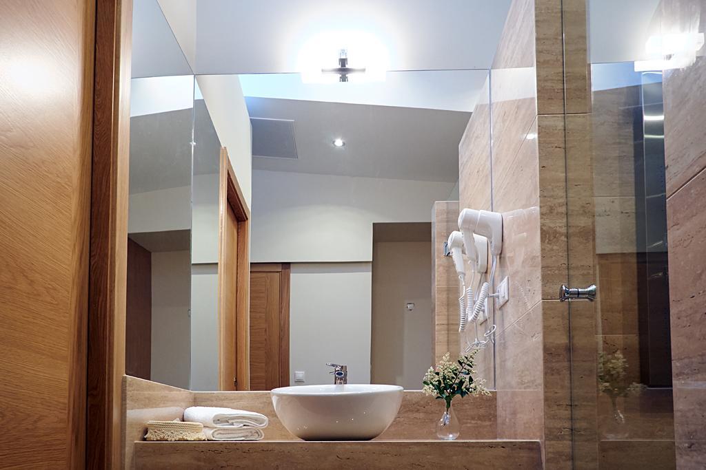Superior Apartment Hot Tub,330093697:JPEG