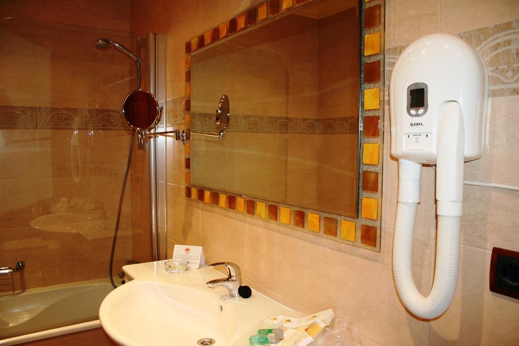 Deluxe Double Room,1023974191:JPEG
