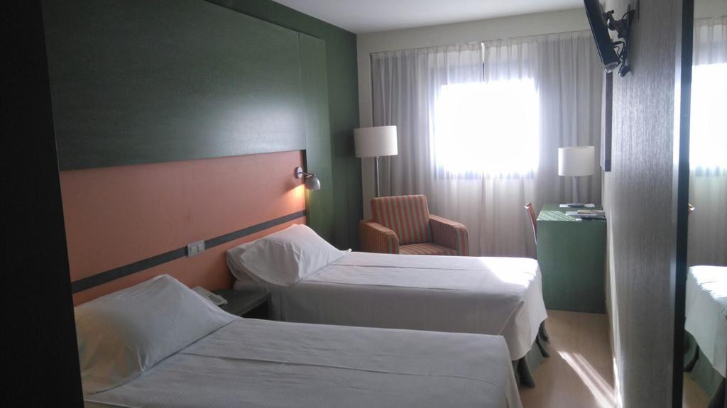 Twin Room 2 Beds,683329884:JPEG