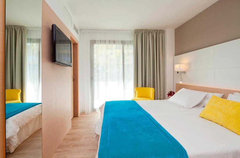 Triple Room with Balcony,1324588150:JPEG