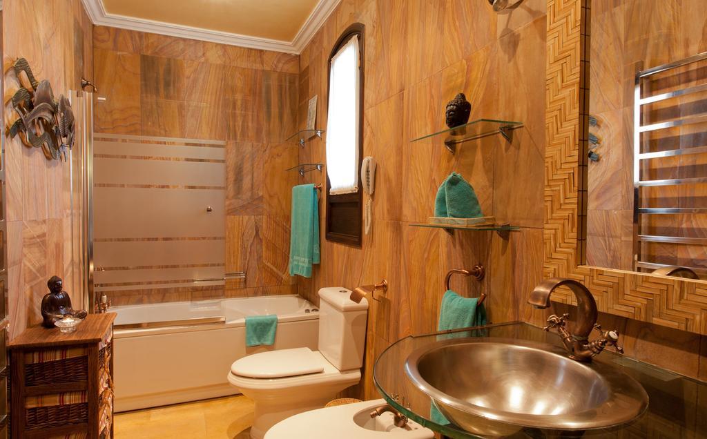 Four-Bedroom Luxury Suite with Sea View (5 Adults + 3 Children)