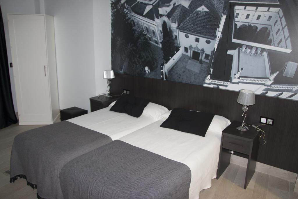 Habitación con cama extragrande y ducha a ras de suelo - Adaptada para personas con movilidad reducida