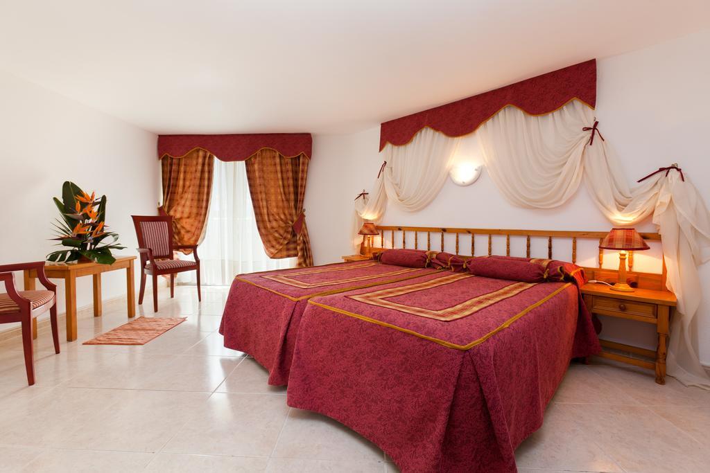 One-Bedroom Apartment with Mountain View (3 Adults),1272402814:JPEG