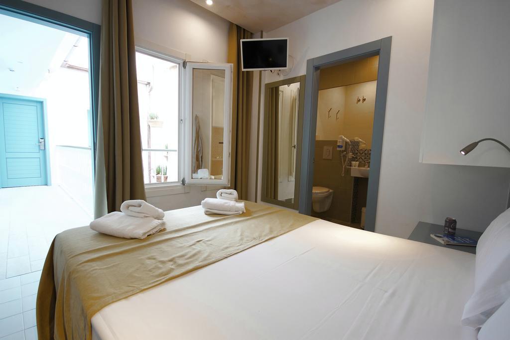 Single Room,759081697:JPEG