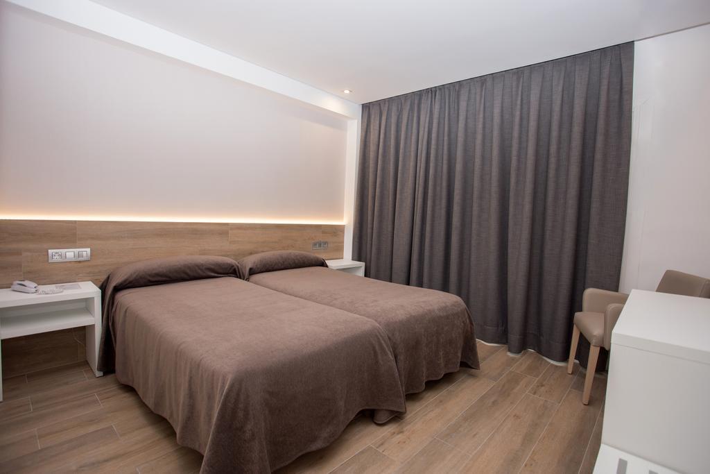 Twin Room,575289723:JPEG