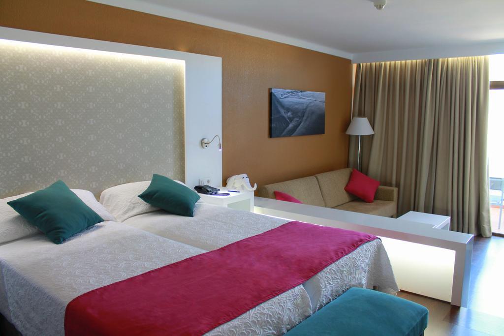 Superior Triple Room (3 Adults),913763158:JPEG