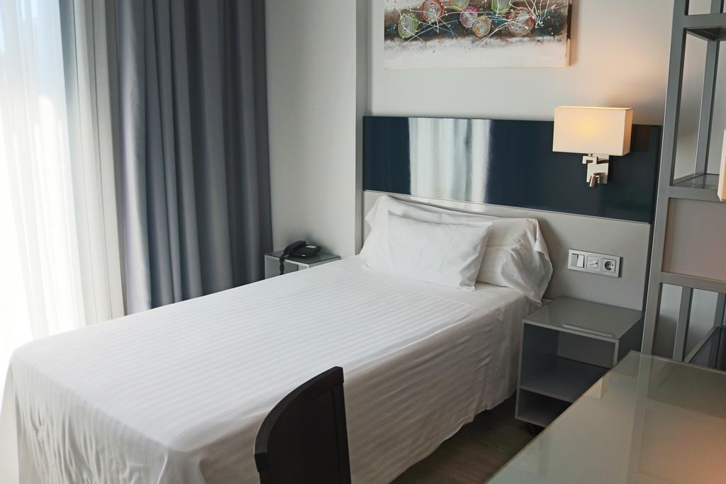 Single Room,434730390:JPEG