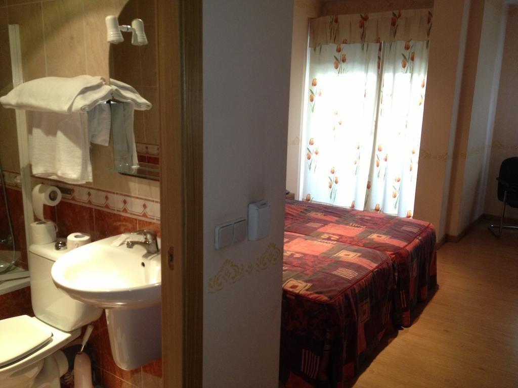 Single Room,449829051:JPEG