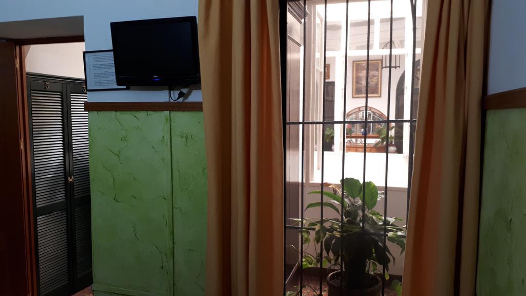 Habitación Doble Económica con vistas al patio