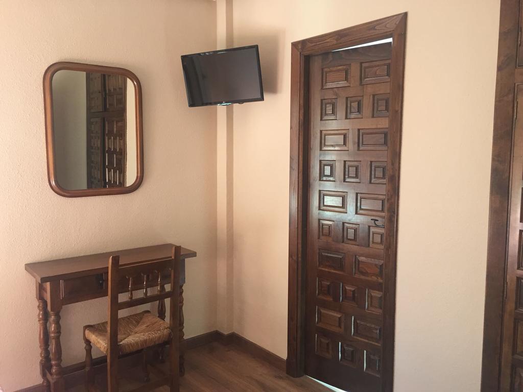 Single Room Bathroom,462964440:JPEG