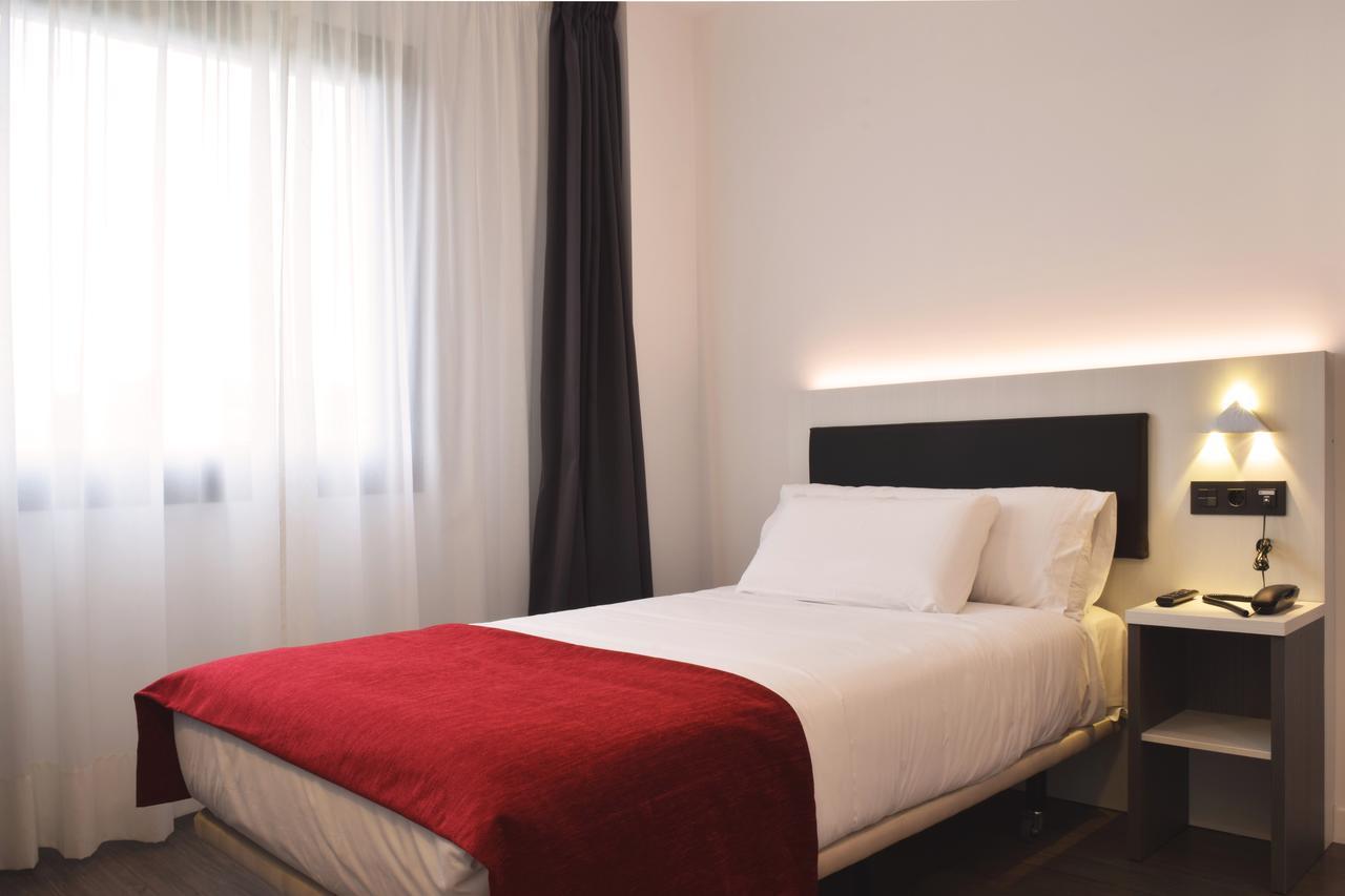 Single Room,517945659:JPEG